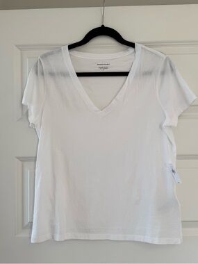 NWT Banana Republic Supima Cotton V-Neck Tee